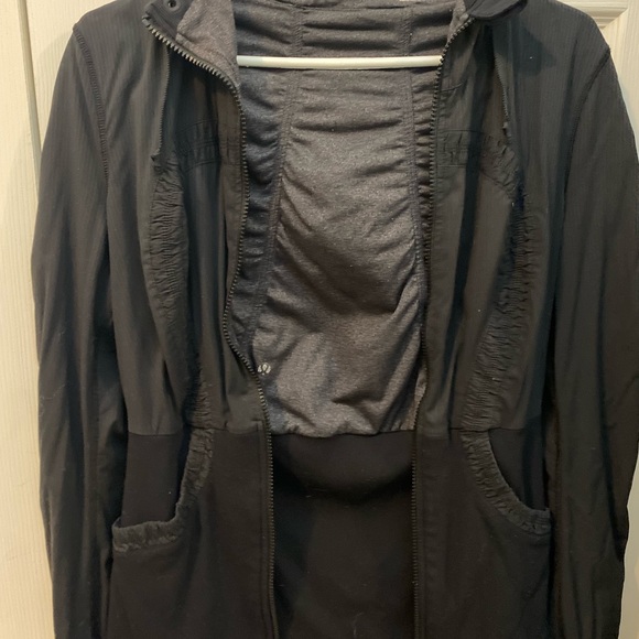 Lululemon jacket size 6, reversible. - Picture 2 of 5